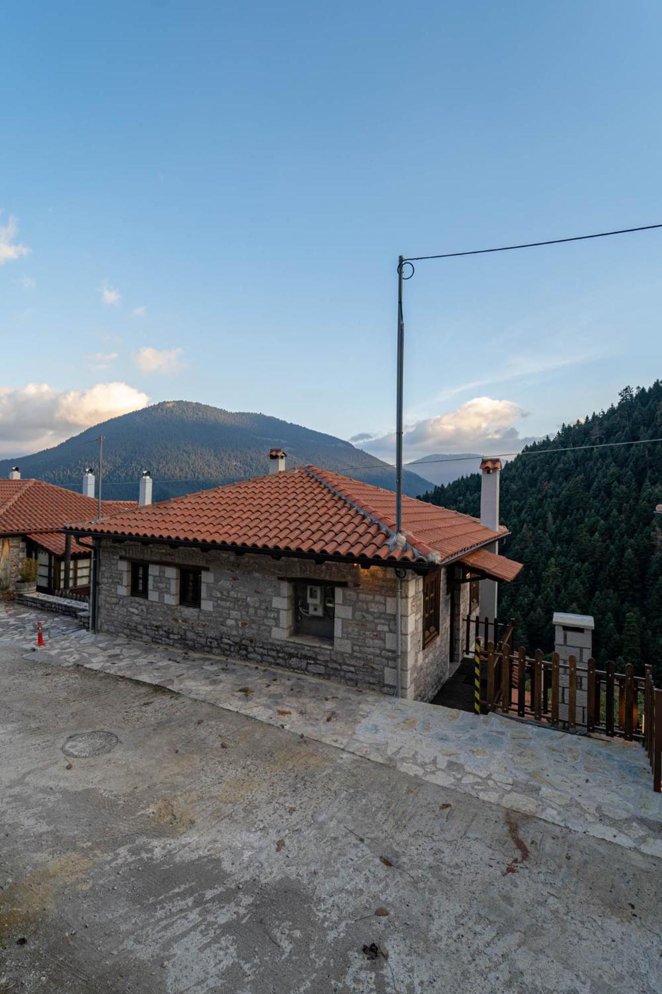 Villa Korfes-Κορφές Τριώροφη Βίλα Για Οικογένειες Και Παρέες Καρπενήσι Εξωτερικό φωτογραφία